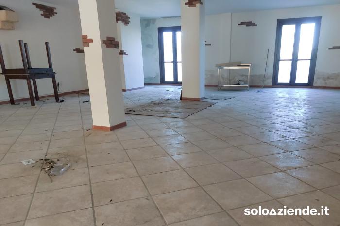 Vendita Ristoranti LOCALE ATTREZATO CUCINA E MACCHINE RISTORANTE a Lizzanello (LE)